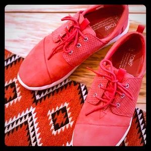 Women’s TOMS Del Rey Nubuck Red, size 8